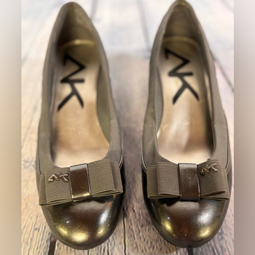 Anne Klein AK7 Stefania Classic Gray Patent Leather Wedge Ballet Shoe Size 8